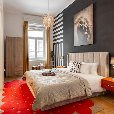 Deluxe Dohany Residence Next To The New York Cafe Budapest Bagian luar foto